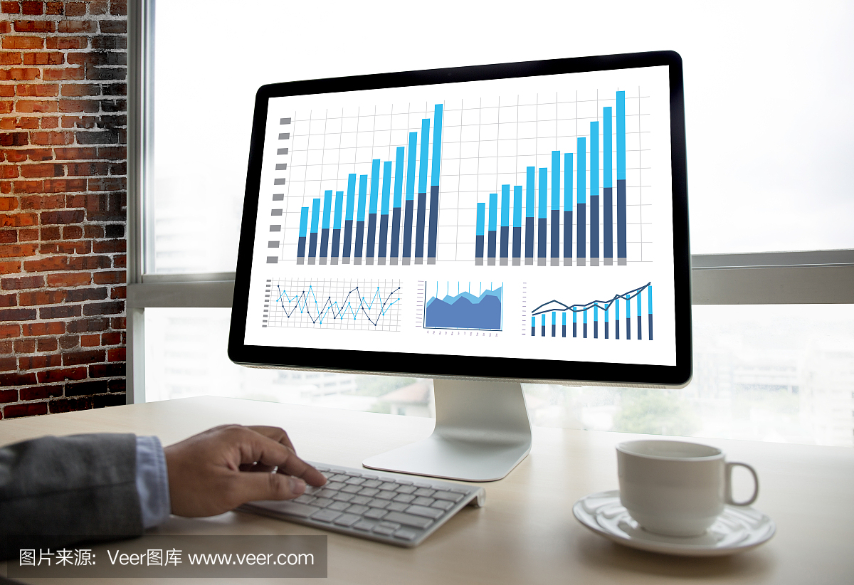 统计分析业务数据图增长增加营销概念,数字平板电脑和图形金融与社交网络图